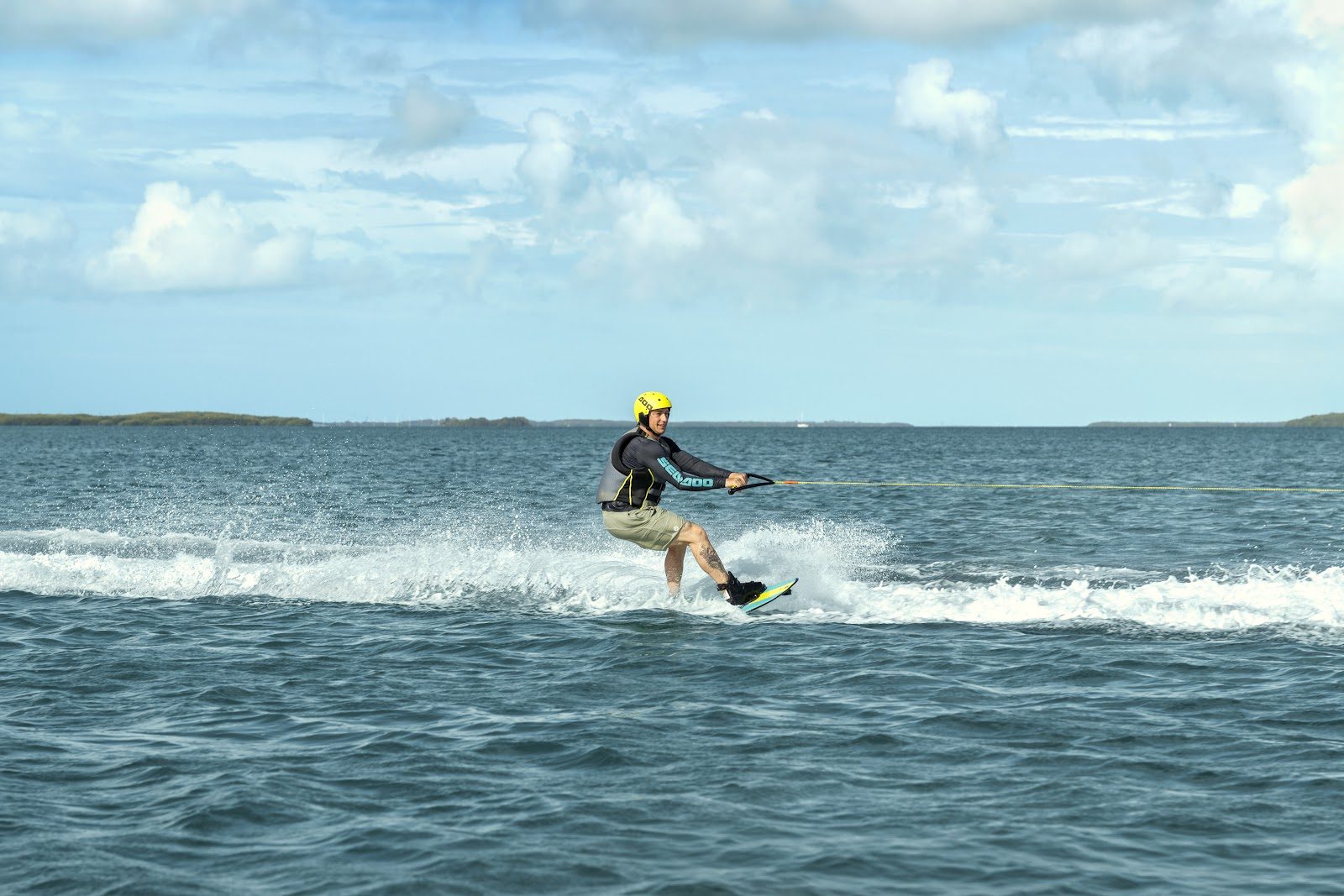 Sea-Doo Wake Pro 230 en el agua